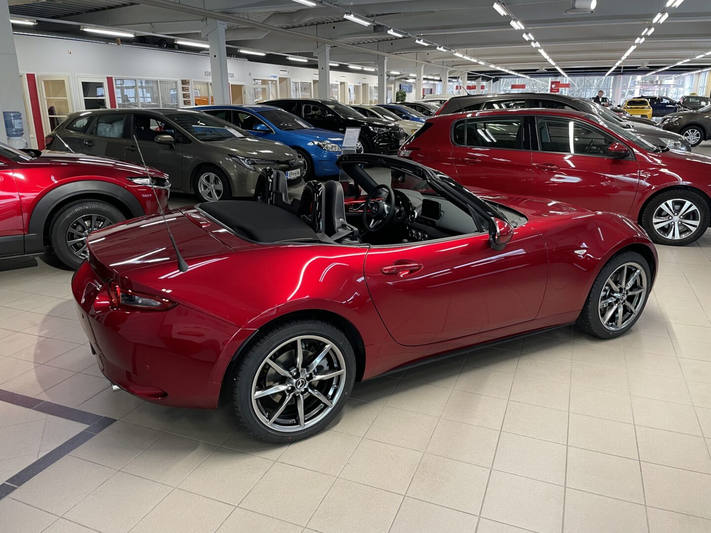 MAZDA MX-5 RF 2,0 (184hv) Skyactiv-G MT Luxury Sport