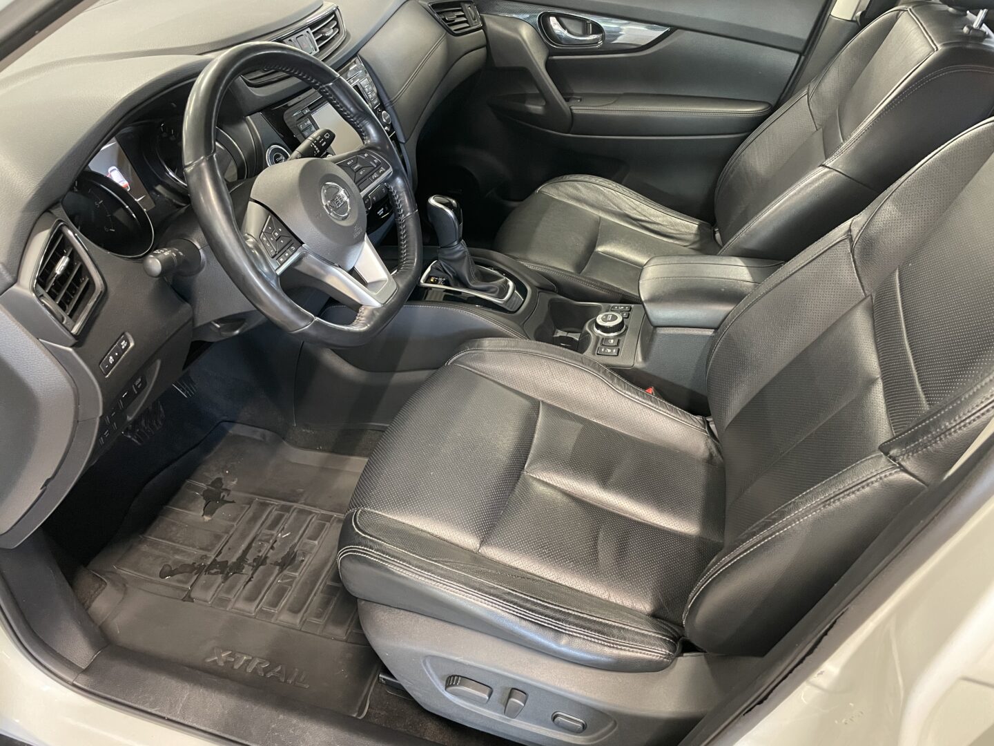 NISSAN X-TRAIL dCi 177 4WD Xtronic 5 seats Business 360