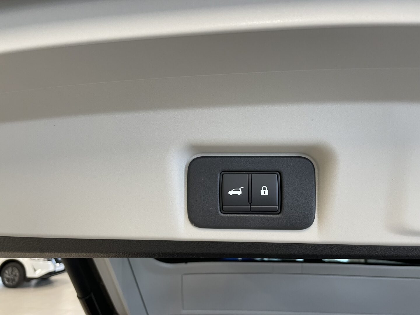 NISSAN ARIYA 63 kWh Advance 22kW charger