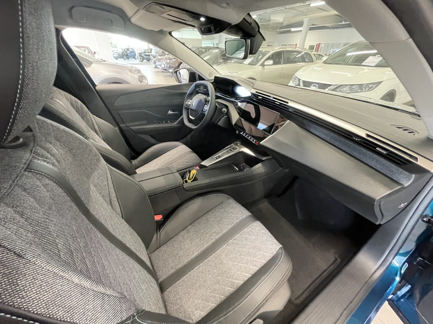 PEUGEOT 408 PureTech 130 EAT8-automaatti Allure