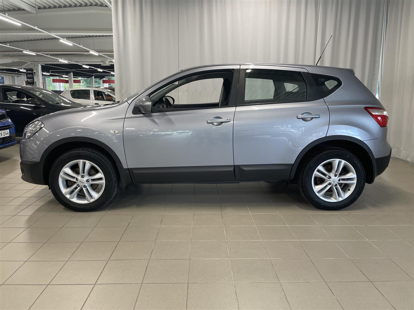 NISSAN QASHQAI 1,6L Stop / Start System Acenta 2WD 5M/T MY11
