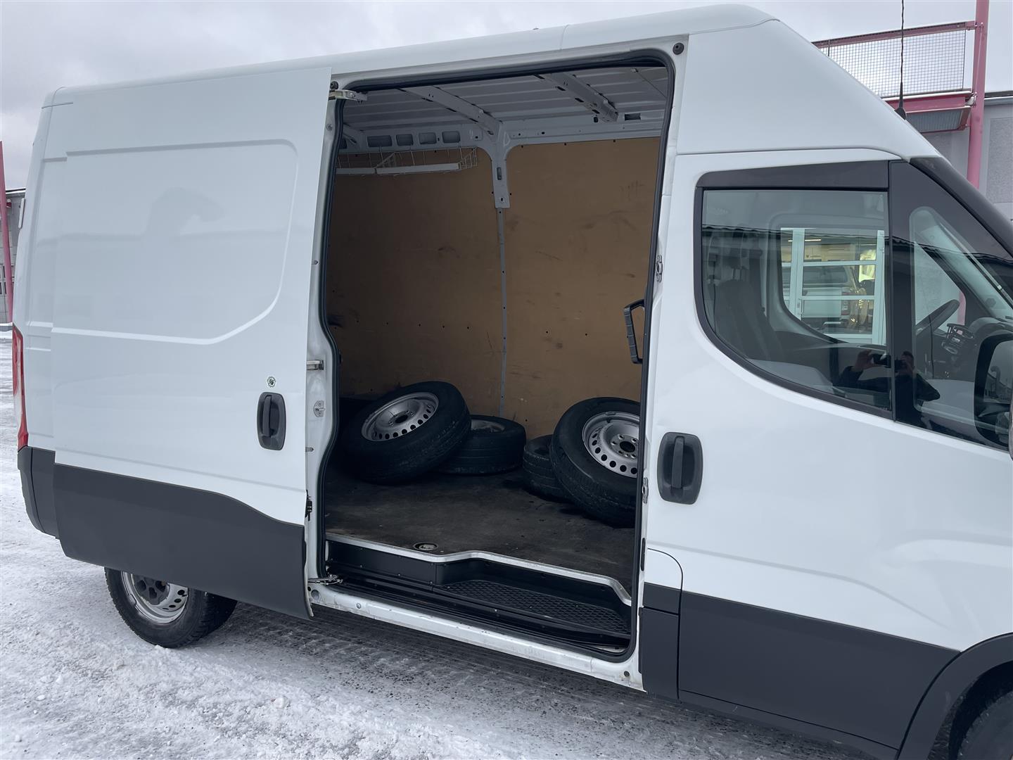 IVECO 35.S13V 35S13 Umpikorinen (BB) 4ov 2287cm3