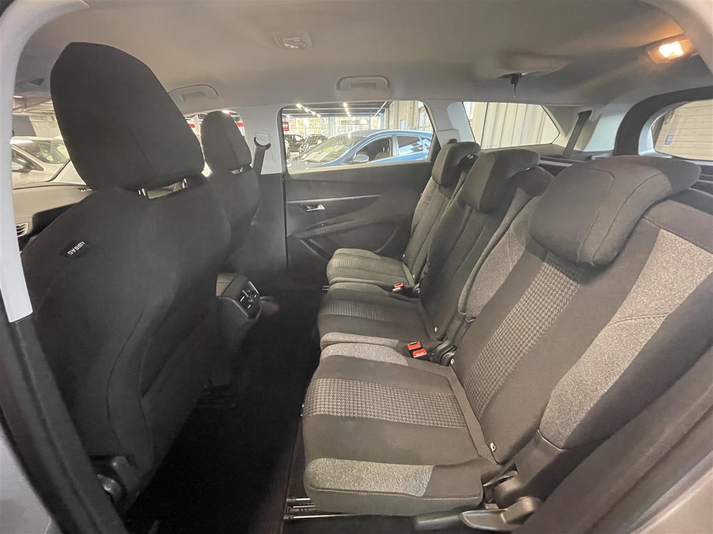PEUGEOT 5008 Active BlueHDi 130 EAT8-automaatti