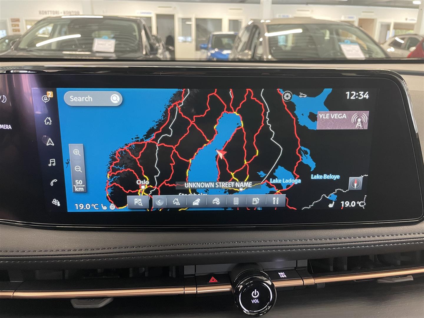 Nissan Ariya 63kWh Engage 2WD 22kw charger MY24